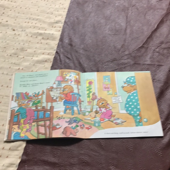 “The Berenstain bears and the messy room” kids softcover book - Picture 7 of 9